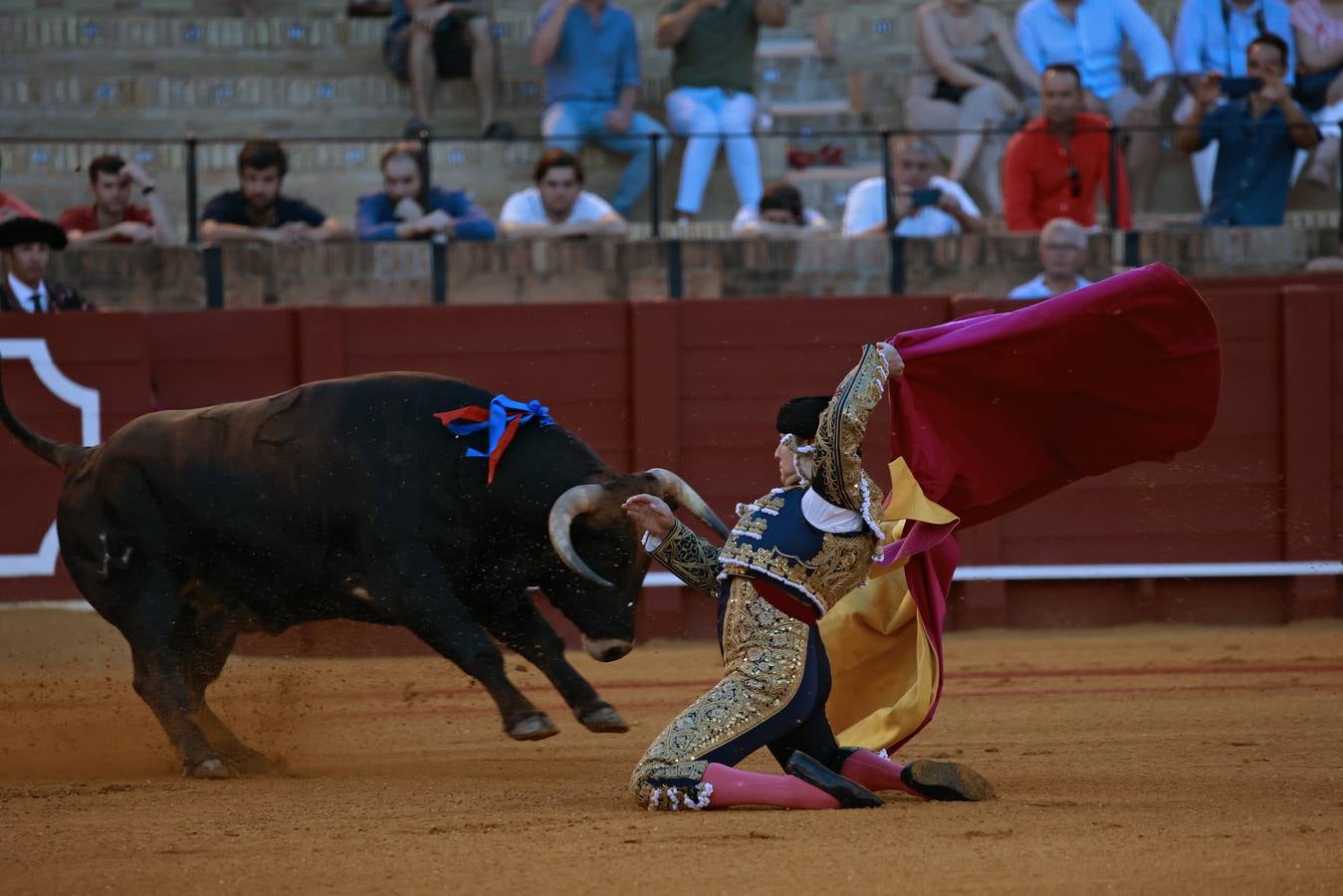 Huelga de toreo por el cuarenta de mayo: el jolgorio se quedó afuera de la Maestranza